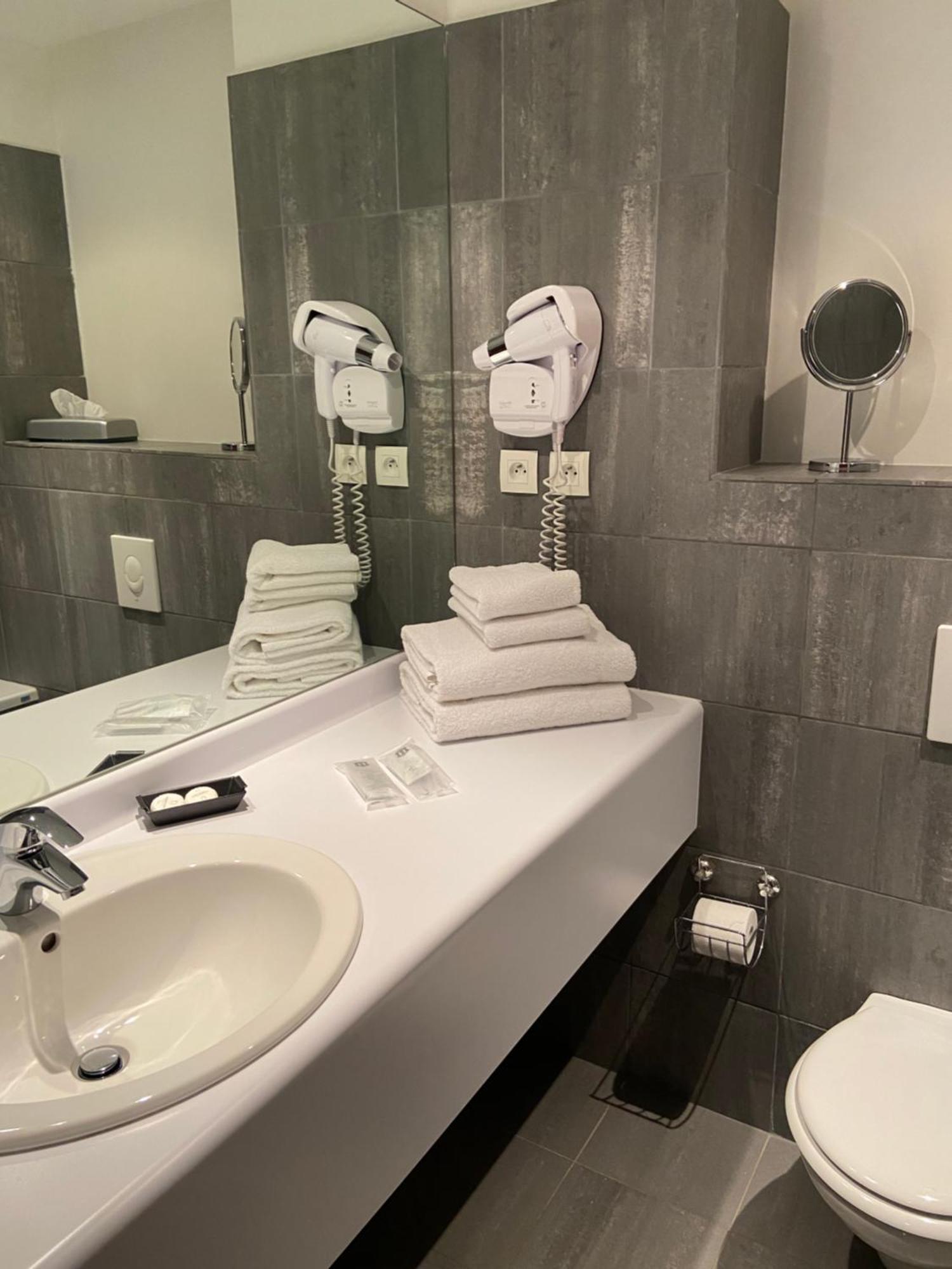 L'Auberge Du Rhone Chavanoz Εξωτερικό φωτογραφία